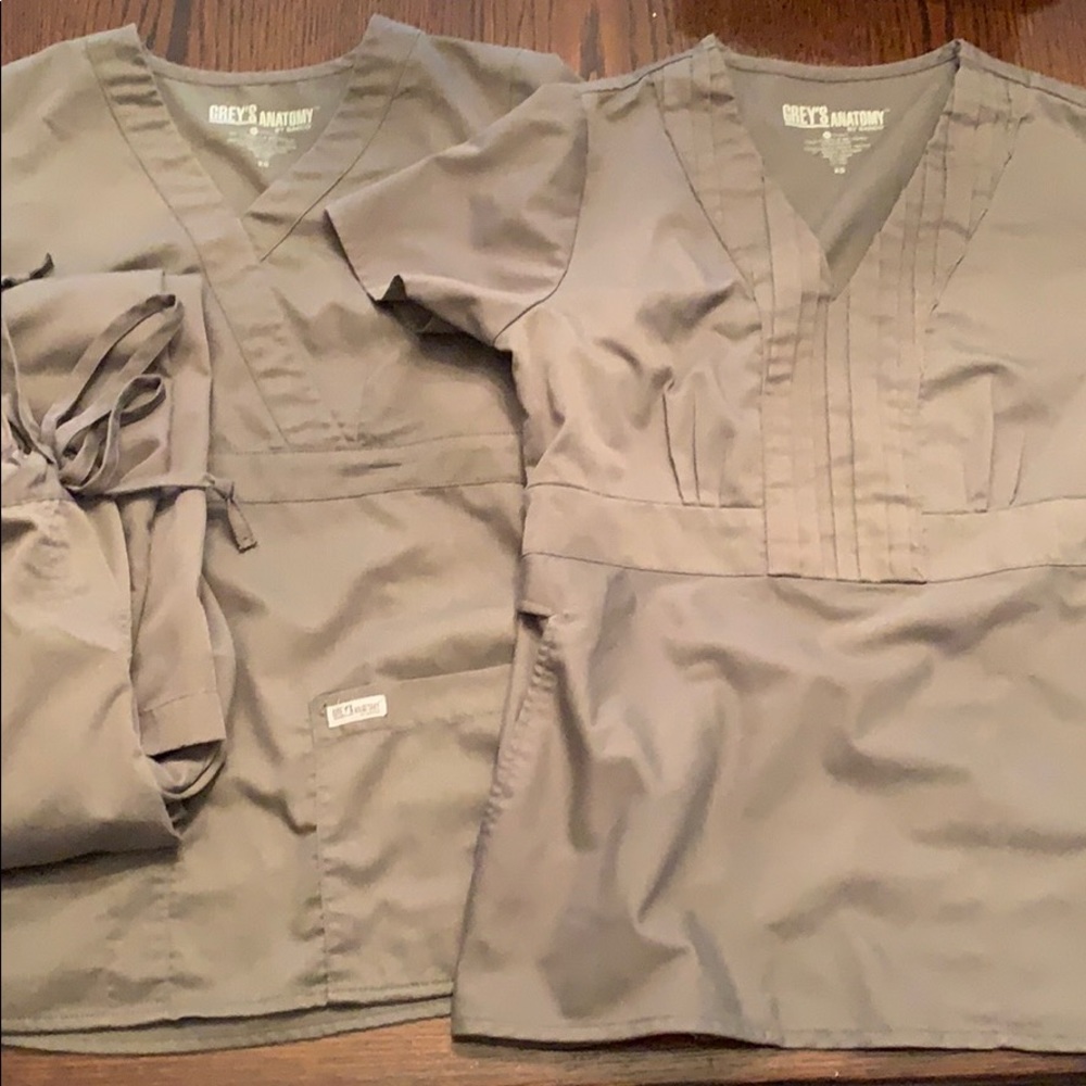 Grey Anatomy olive green scrub tops and pant